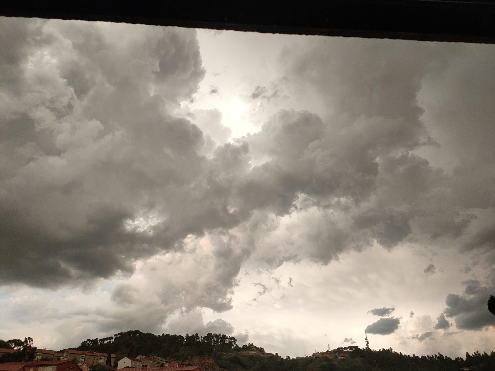 Las tormentas ponen en alerta Ourense 48 horas después de la bomba hídrica.