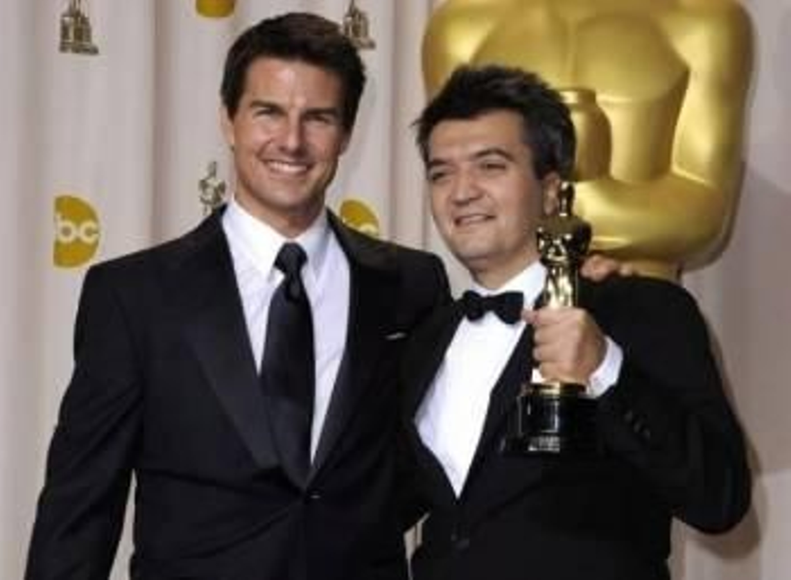 El actor estadoundiense Tom Cruise posa con el productor francés Thomas Langmann