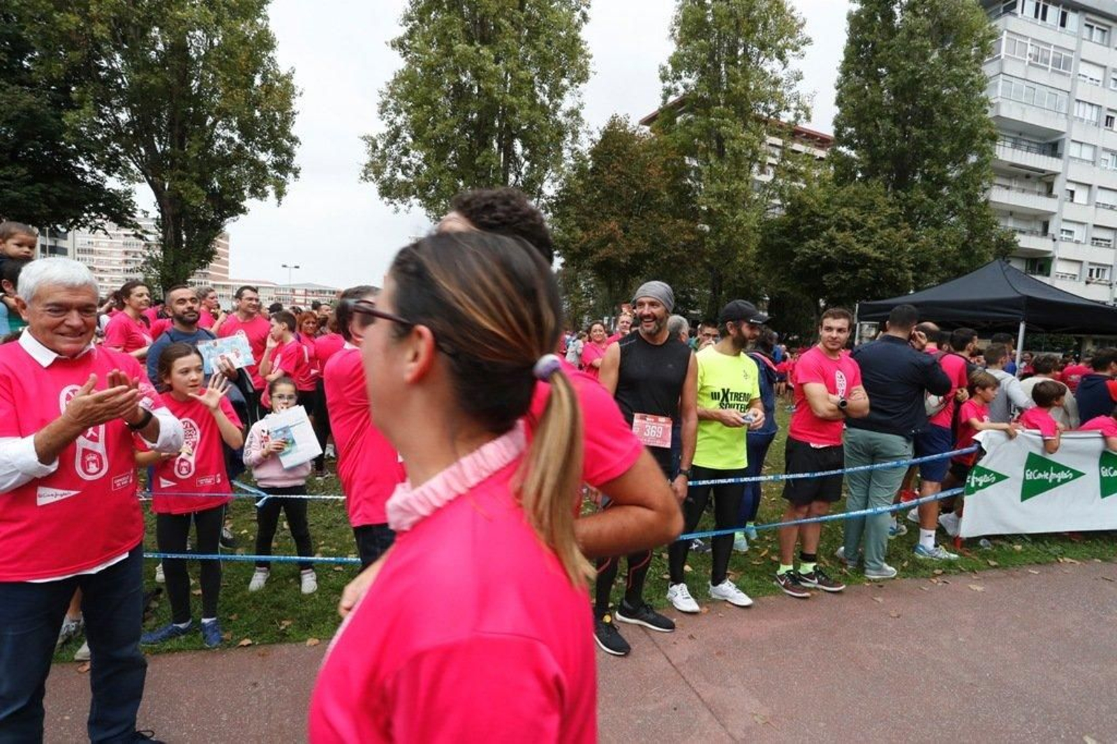 El color rosa abarrotó la Avenida de Castelao - JV Landín 092