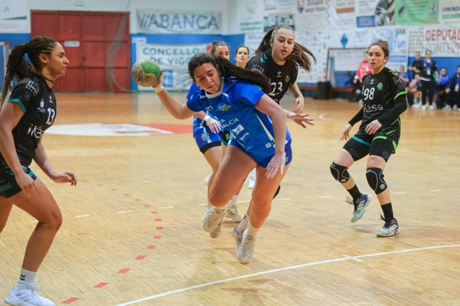 El conjunto vigués sigue fuera del descenso por el pinchazo del Mislata.