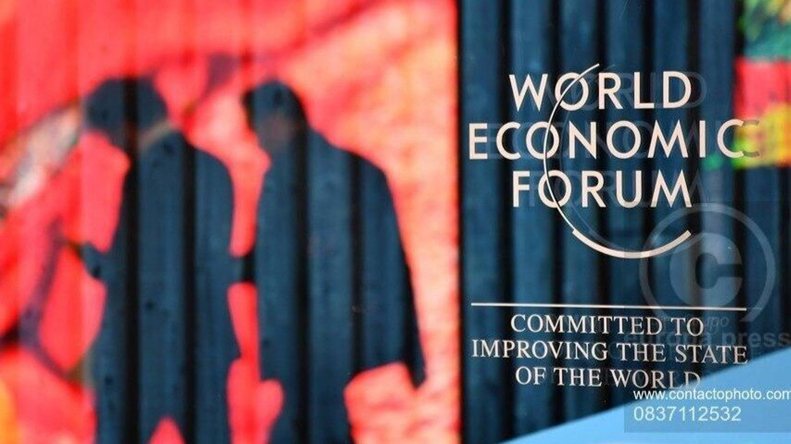 Cartel del Foro Económico Internacional celebrado en Davos.