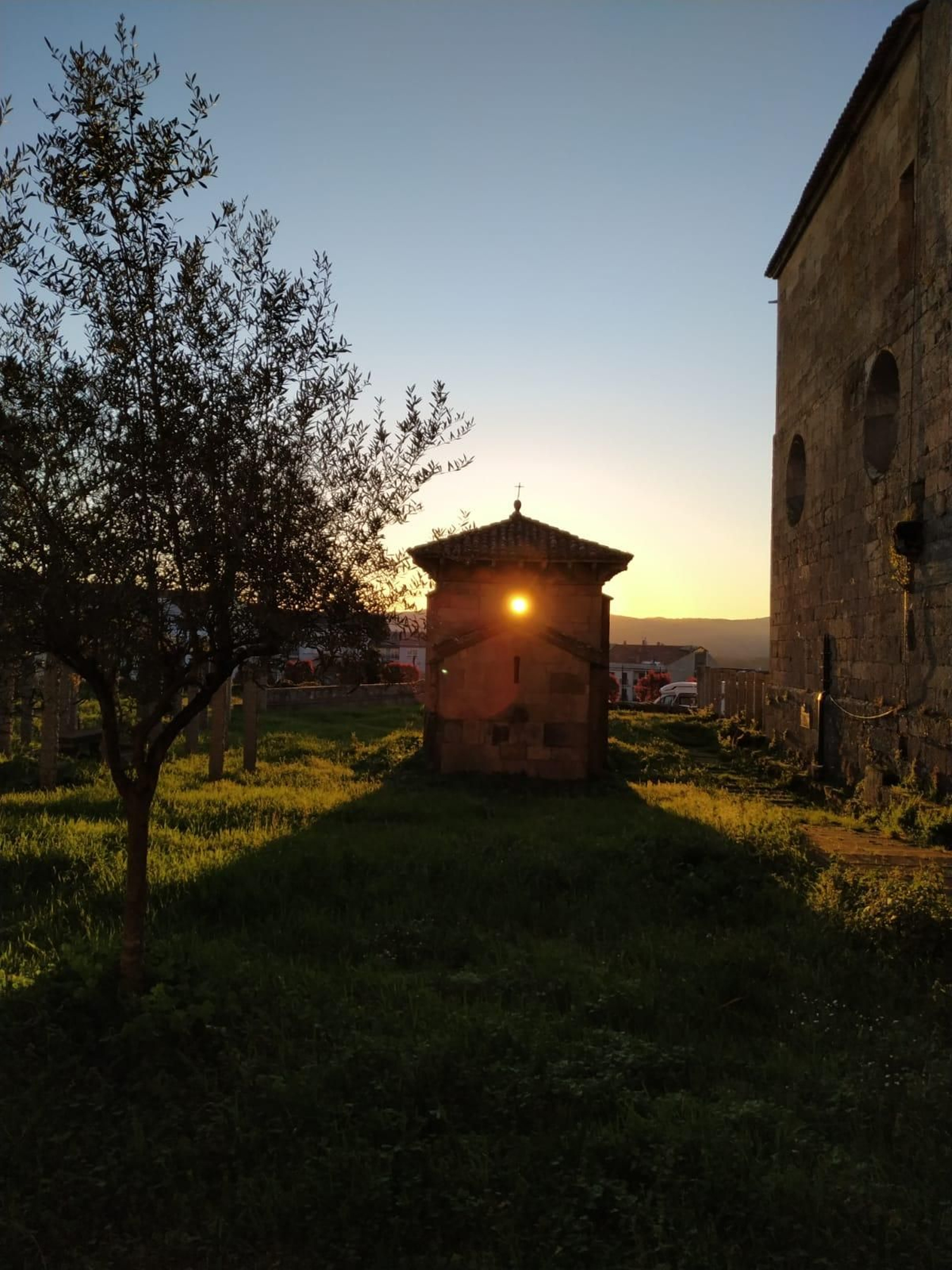 Equinoccio de primavera en la capilla de San Miguel de Celanova