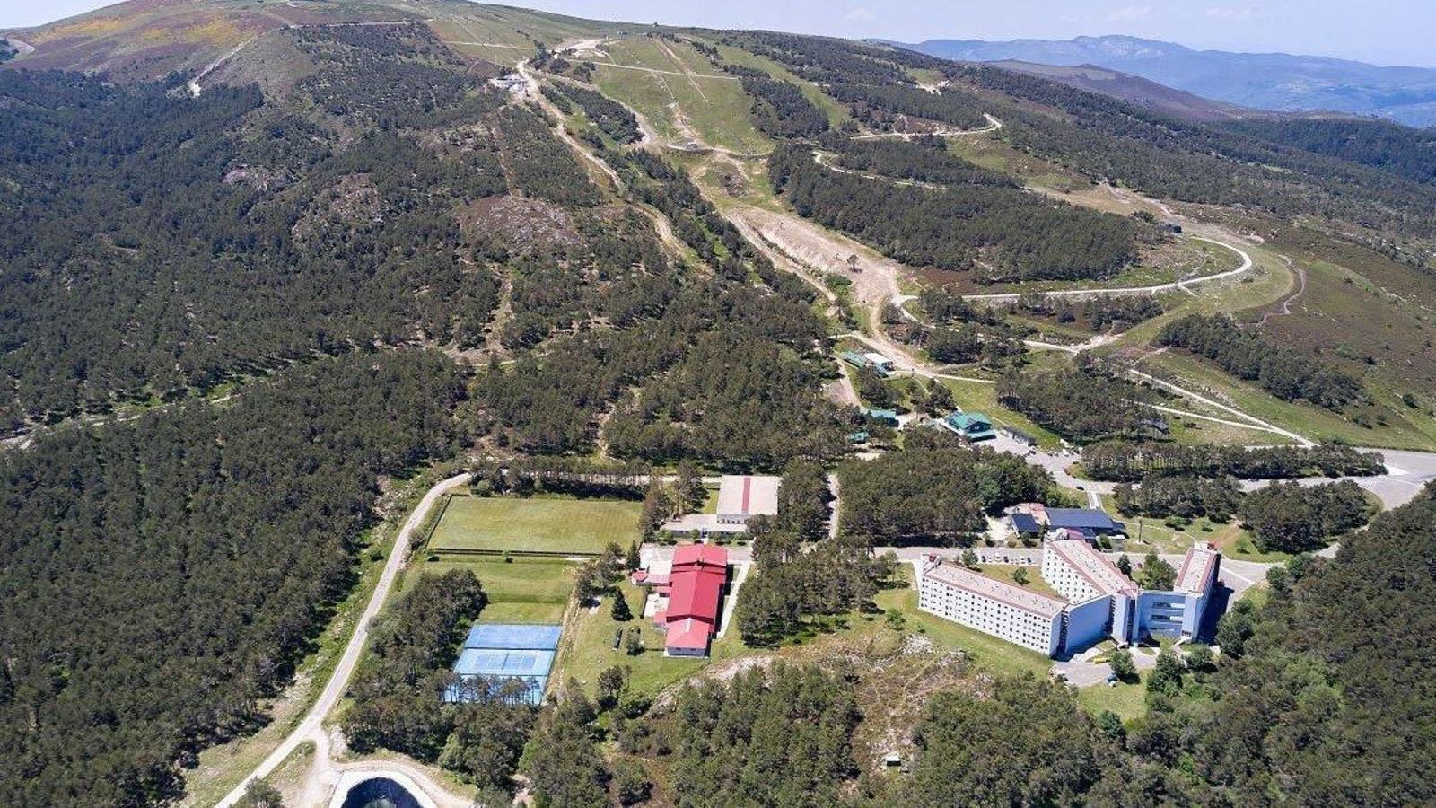 Instalaciones de la Estación de Montaña de Manzaneda.