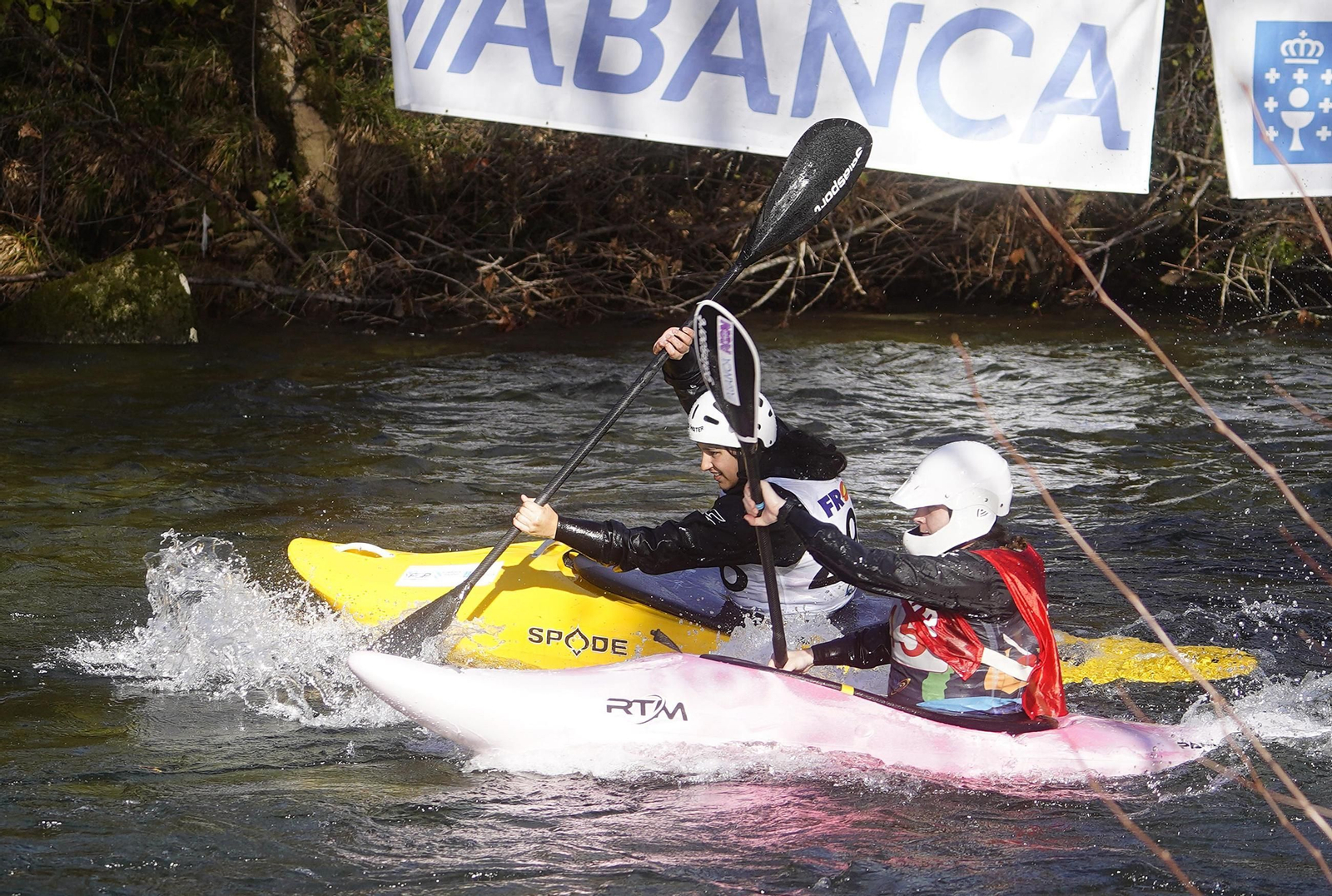 Galería | Mondariz Balneario acogió el Gallego de slalom y kayak cross