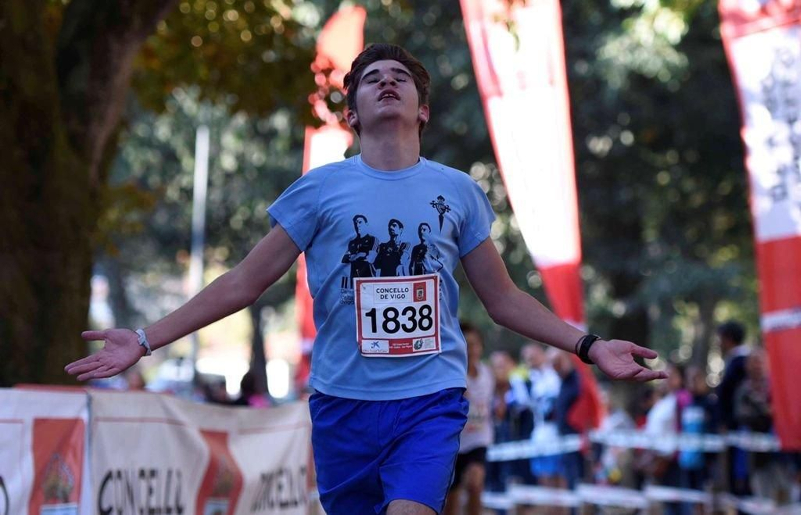La mañana atlética en Castrelos constó de un total de 14 carreras, 12 para los jóvenes atletas y dos para los padres.