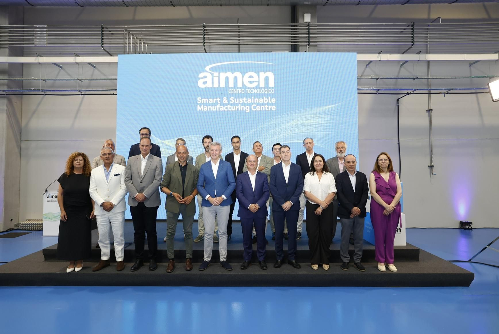 El acto de inauguración del centro de Aimen, ayer en O Porriño con Alfonso Rueda.