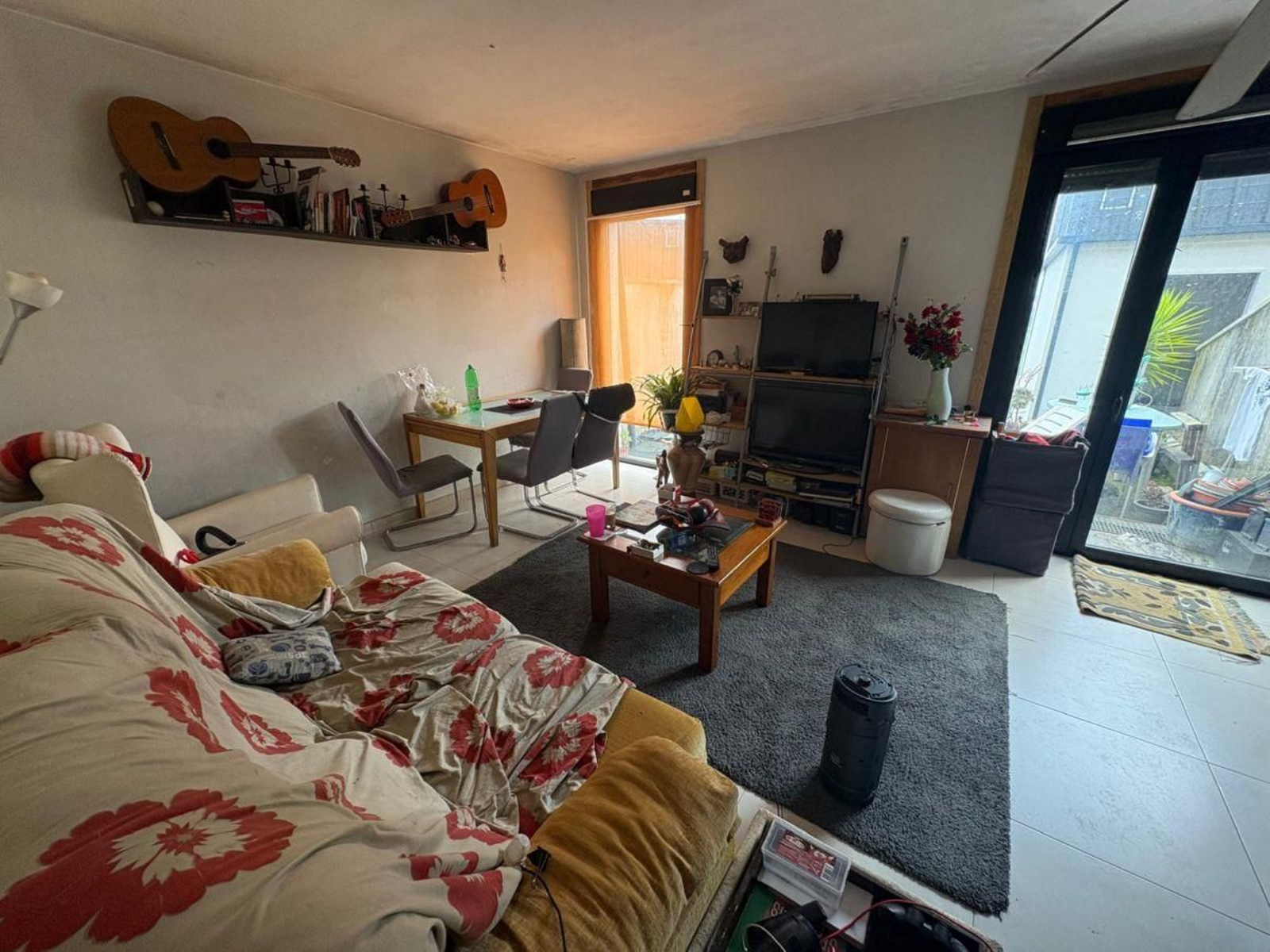 Interior de una de las viviendas de A Regueira okupadas propiedad de la Sareb.