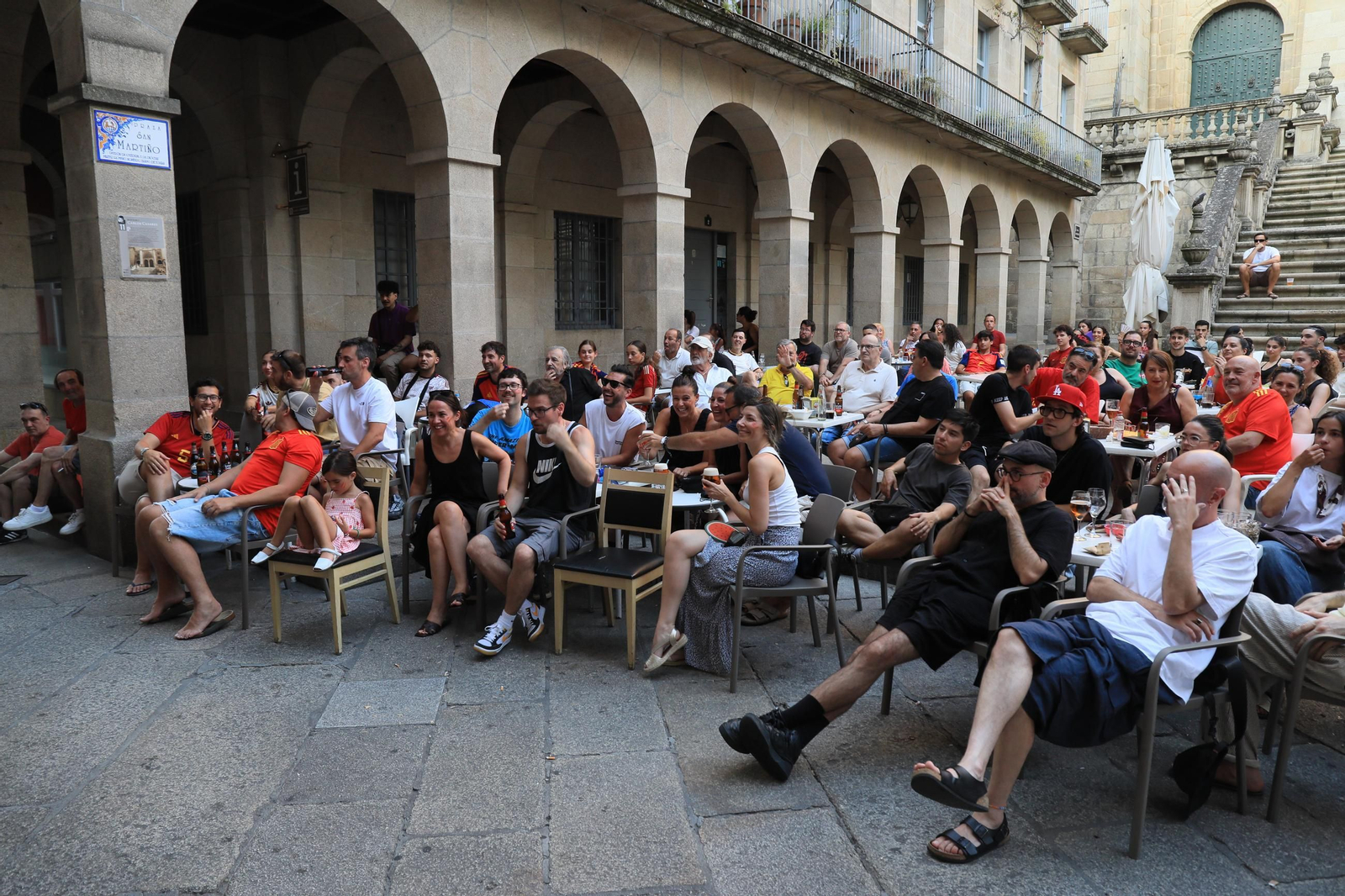 Galería | Ambiente y expectación en las terrazas de Ourense para disfrutar del partido de la selección española ante Portugal , en fotos