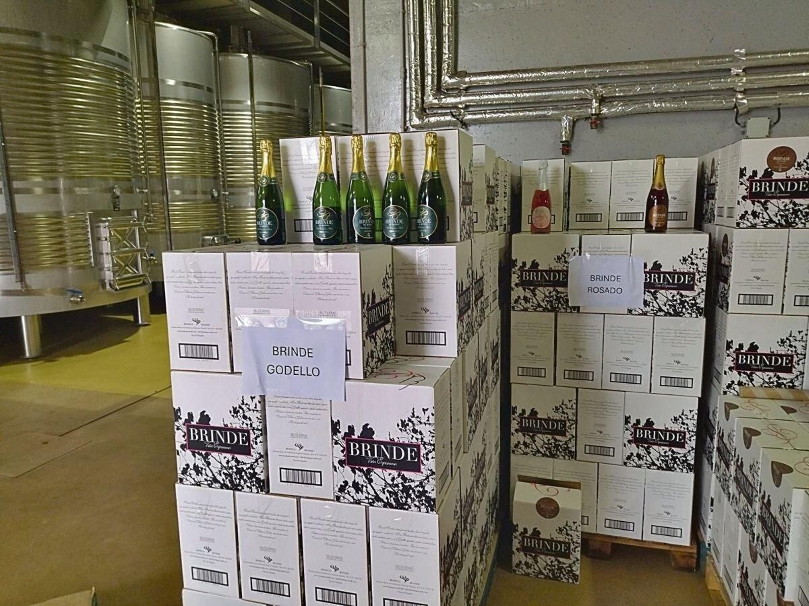 Espumosos de la bodega barquense Roandi listos para la venta.