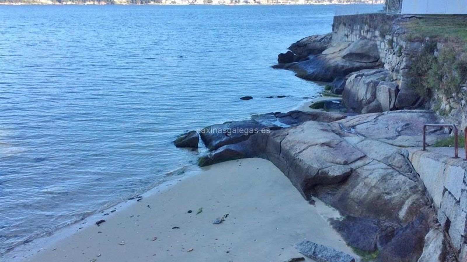 Playa de O Penedo. // Páxinas Galegas