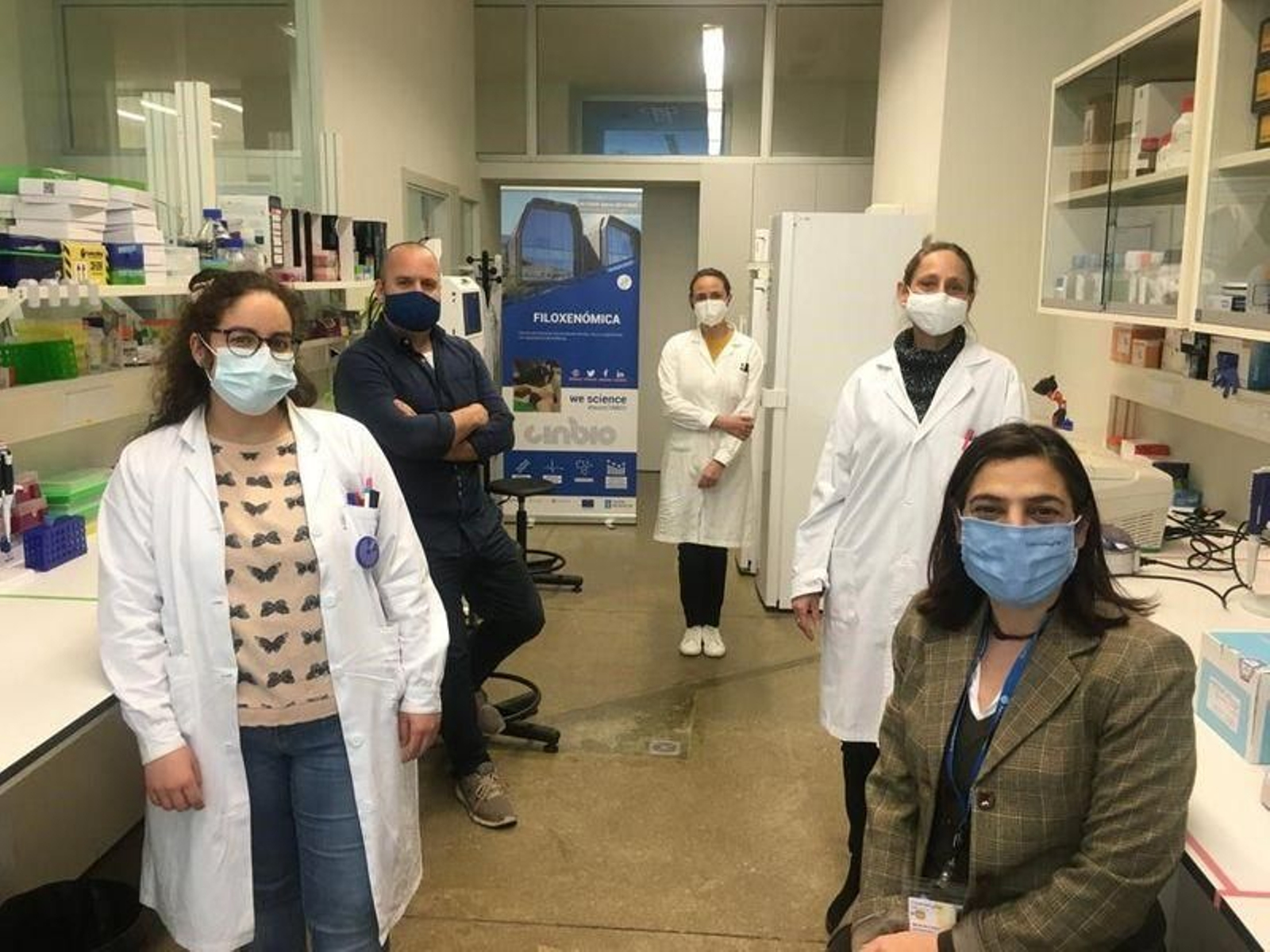 David Posada, segundo por la izquierda, con parte de su equipo.