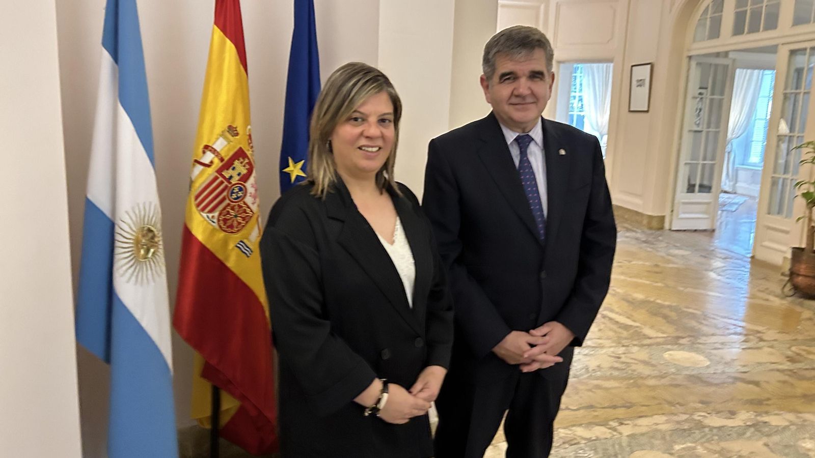 La vicepresidenta del Principado con el embajador de España en Uruguay