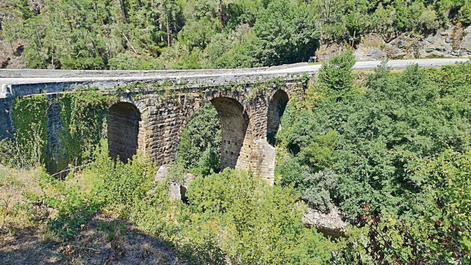 La Ponte do Bibei une A Pobra de Trives con Quiroga (Lugo).