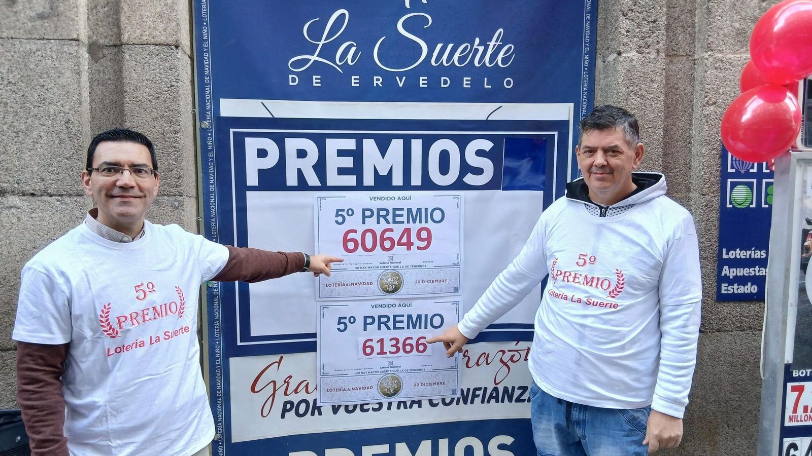 Luis Carballeda (izquierda) y su administración volvieron a repartir suerte en Ourense