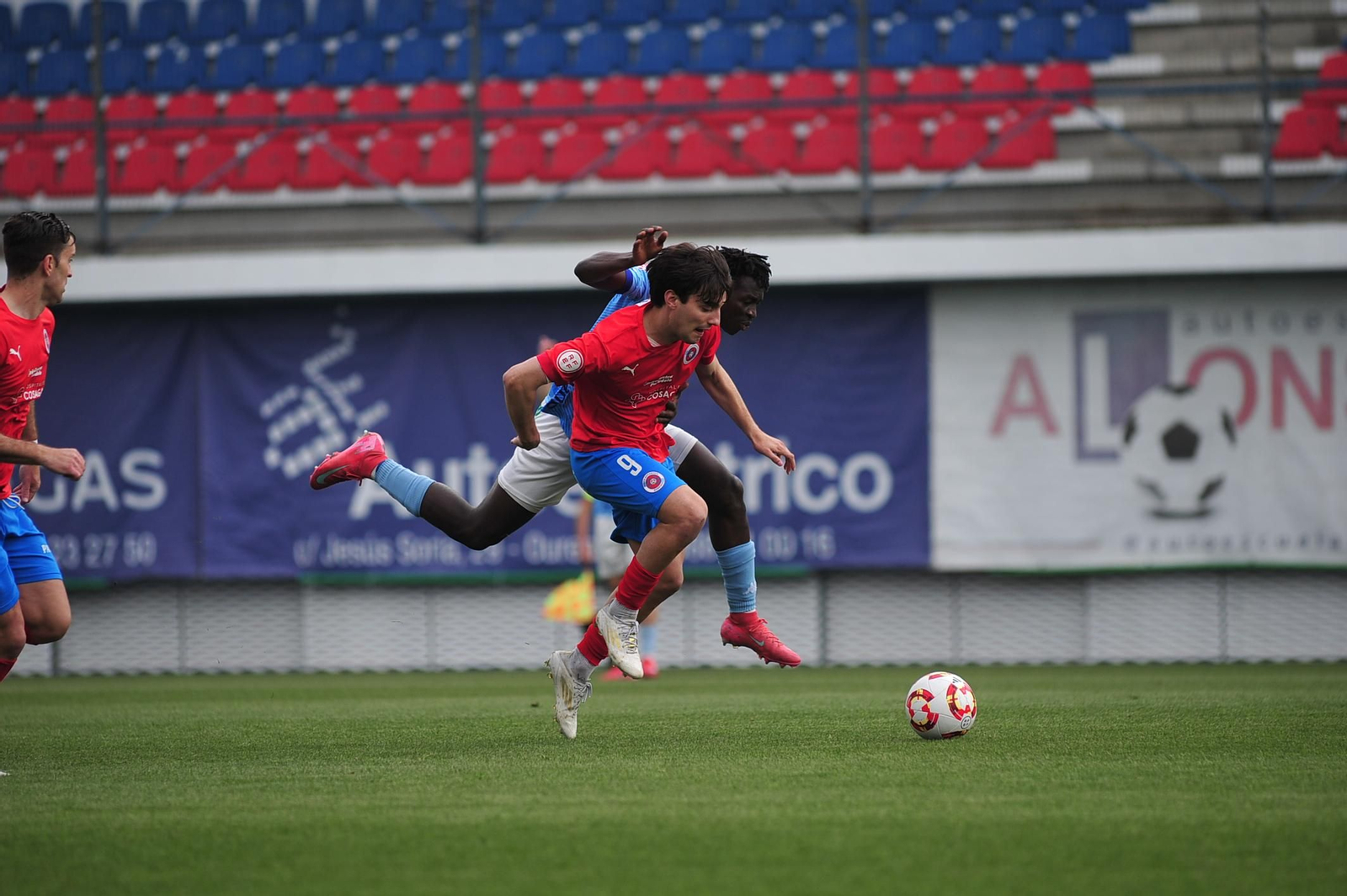 Galería | La UD Ourense gana y rompe récords