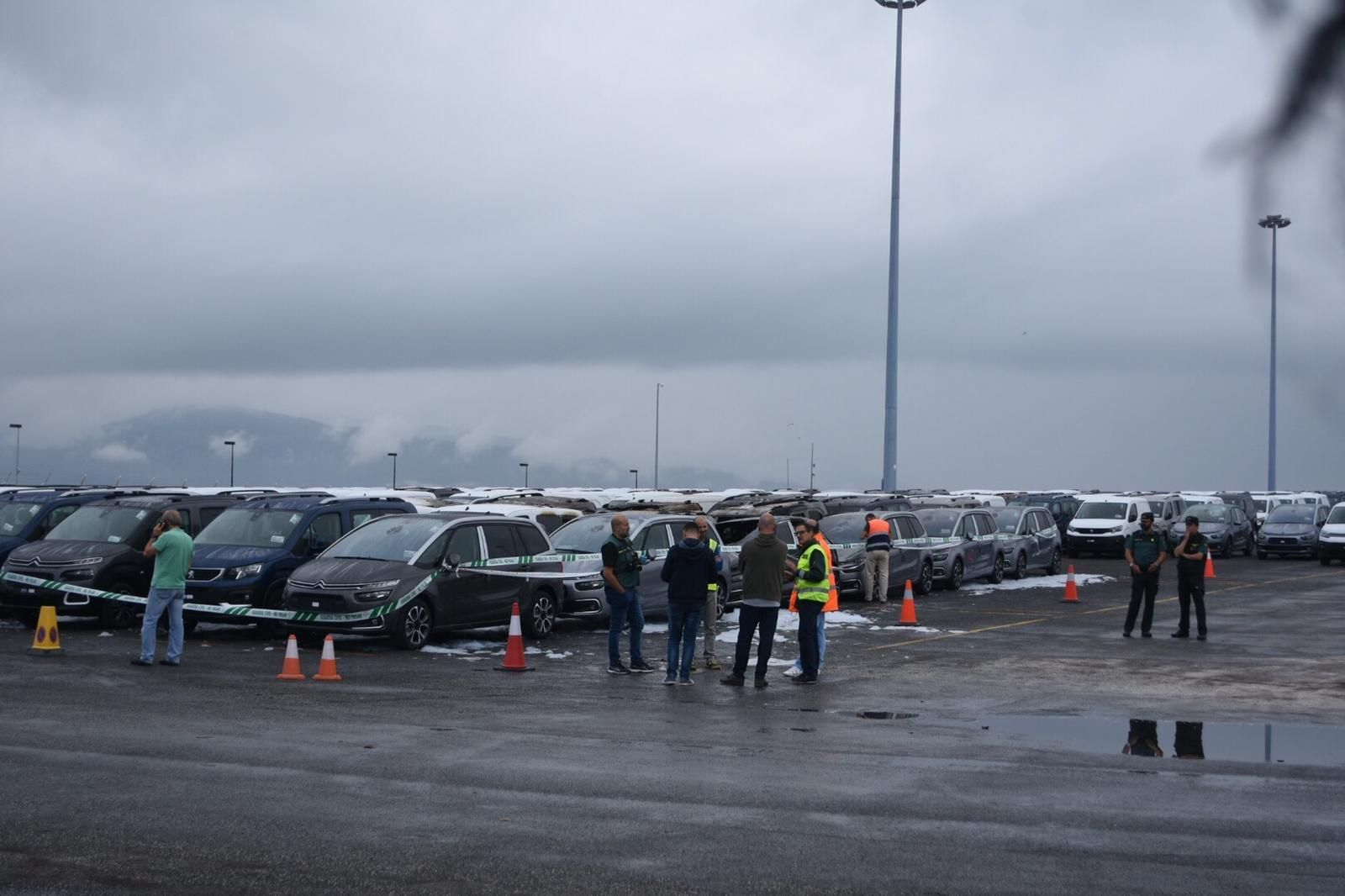 La terminal de Bouzas, en Zona Franca, tras el incenendio que afectó a varios vehículos almacenados // Lanfoco