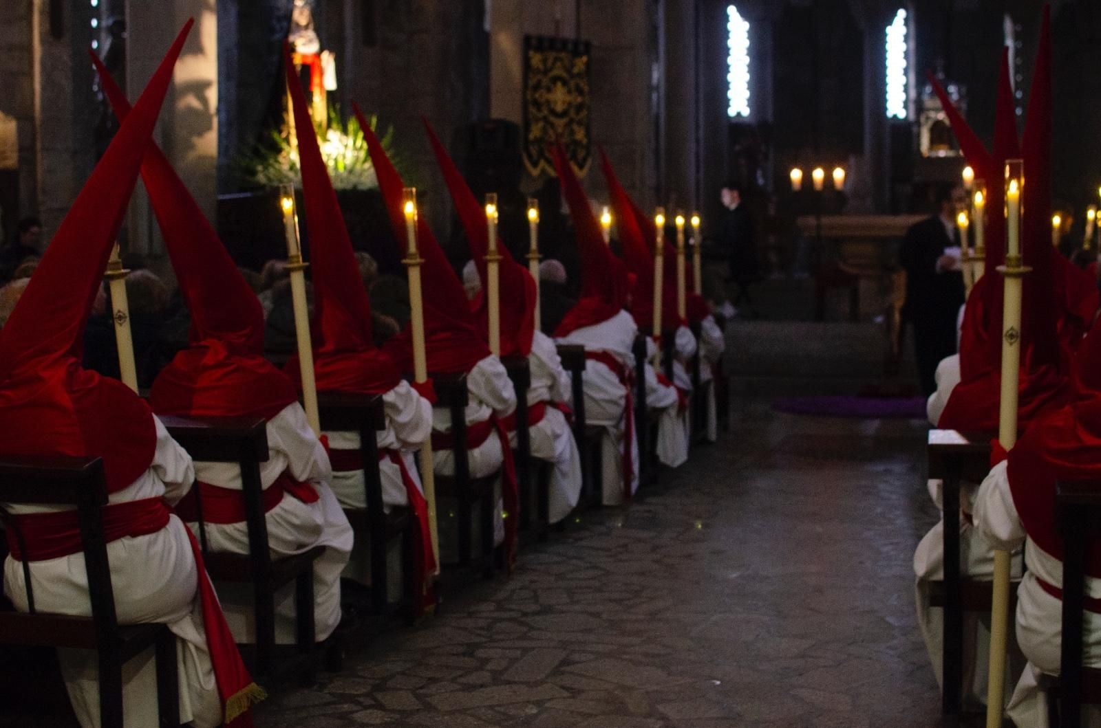 Procesión en la Iglesia de la Veracruz, en O Carballiño