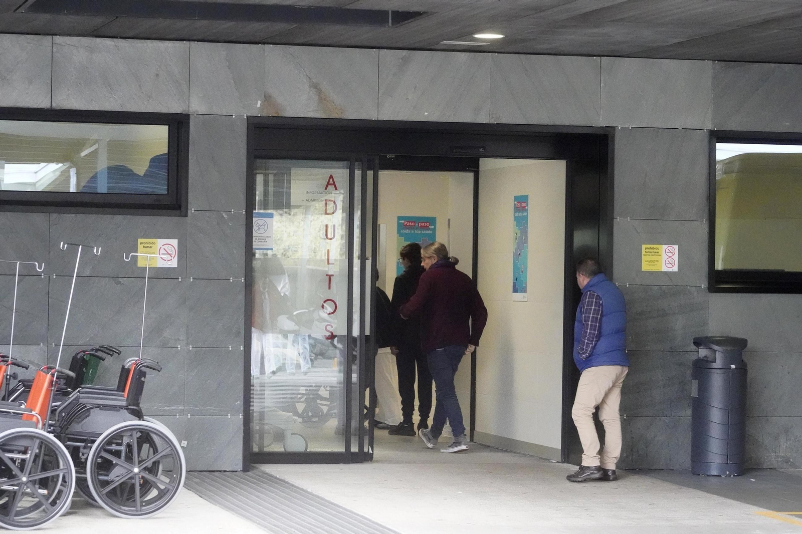 El acceso a las Urgencias de adultos del Álvaro Cunqueiro.