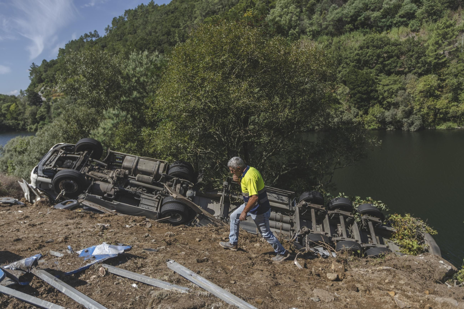 Galería | Así fue el accidente en la N-120 que se saldó con varios cerdos en el Miño, en fotos