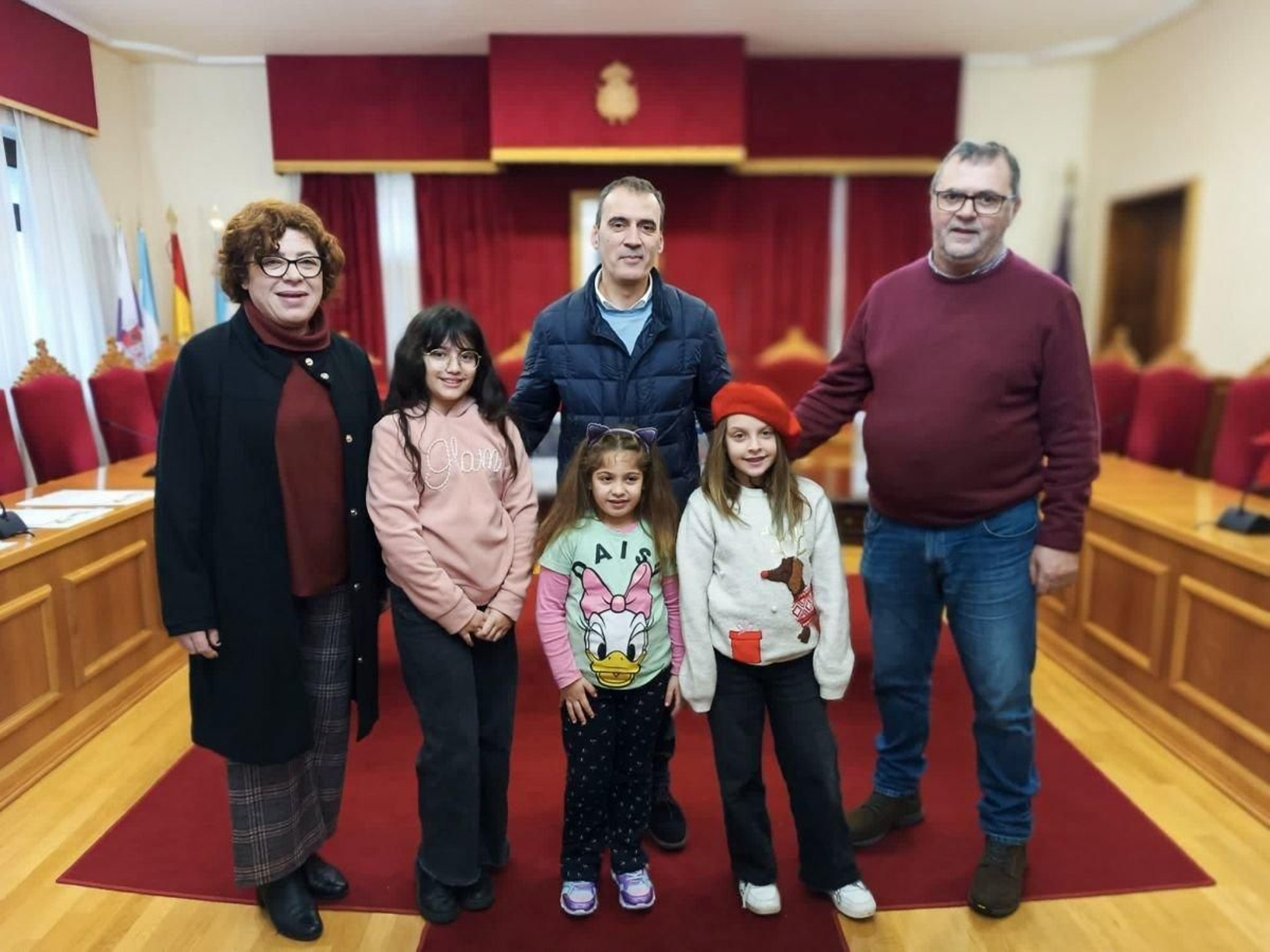 Enrique Cabaleiro González y Sonsoles Vicente Solla hicieron entrega de los premios a las ganadoras.