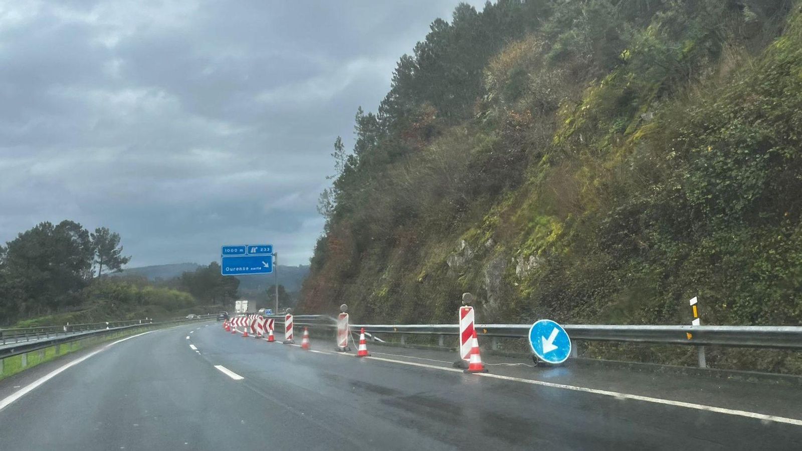 Las obras condicionan el paso por la A-52 en Ourense.