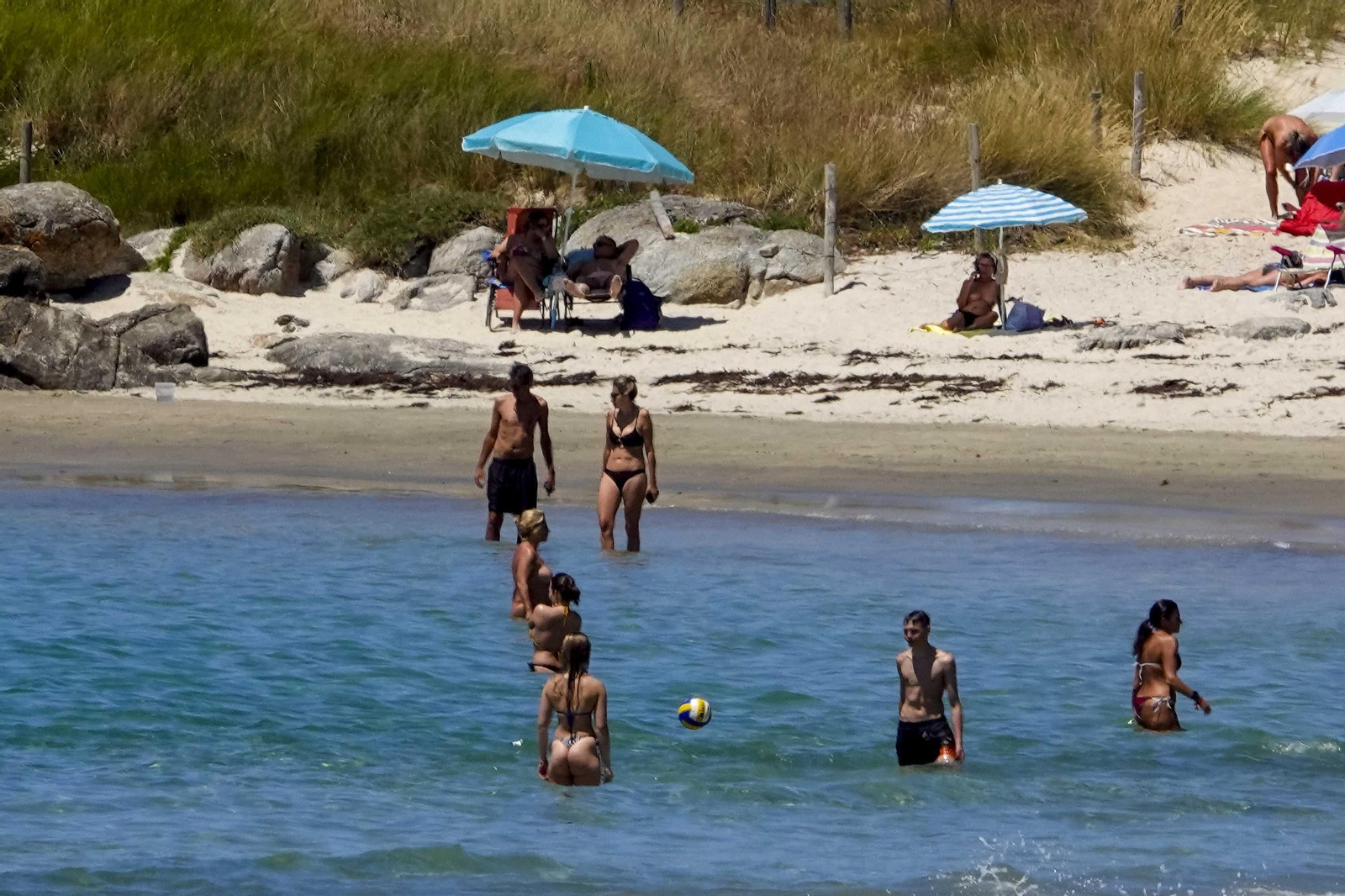 Galería | El calor se apodera de Vigo y llena las playas