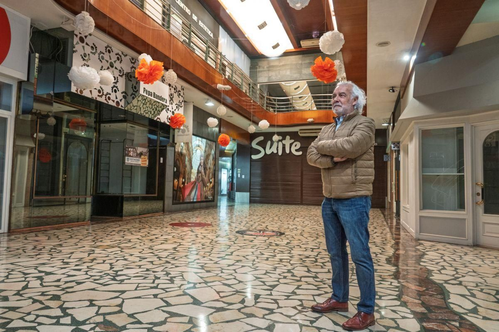 Beny Fernández, en las galerías Durán que unen Príncipe con Velázquez Moreno, actualmente sin actividad comercial.