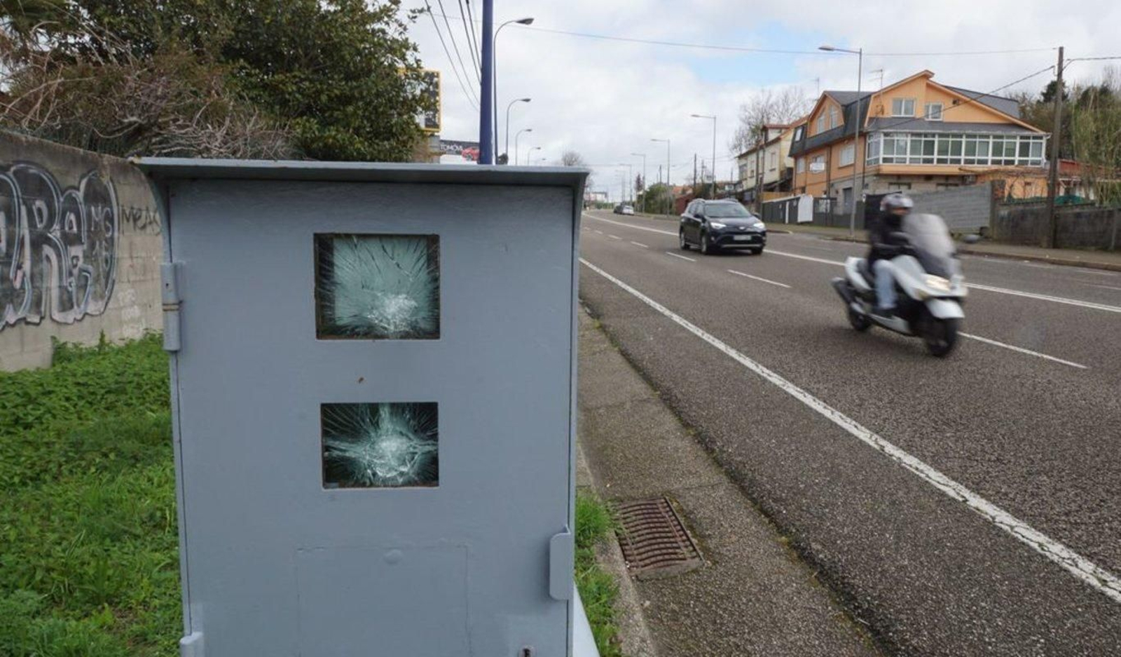 El radar destrozado en Vigo.