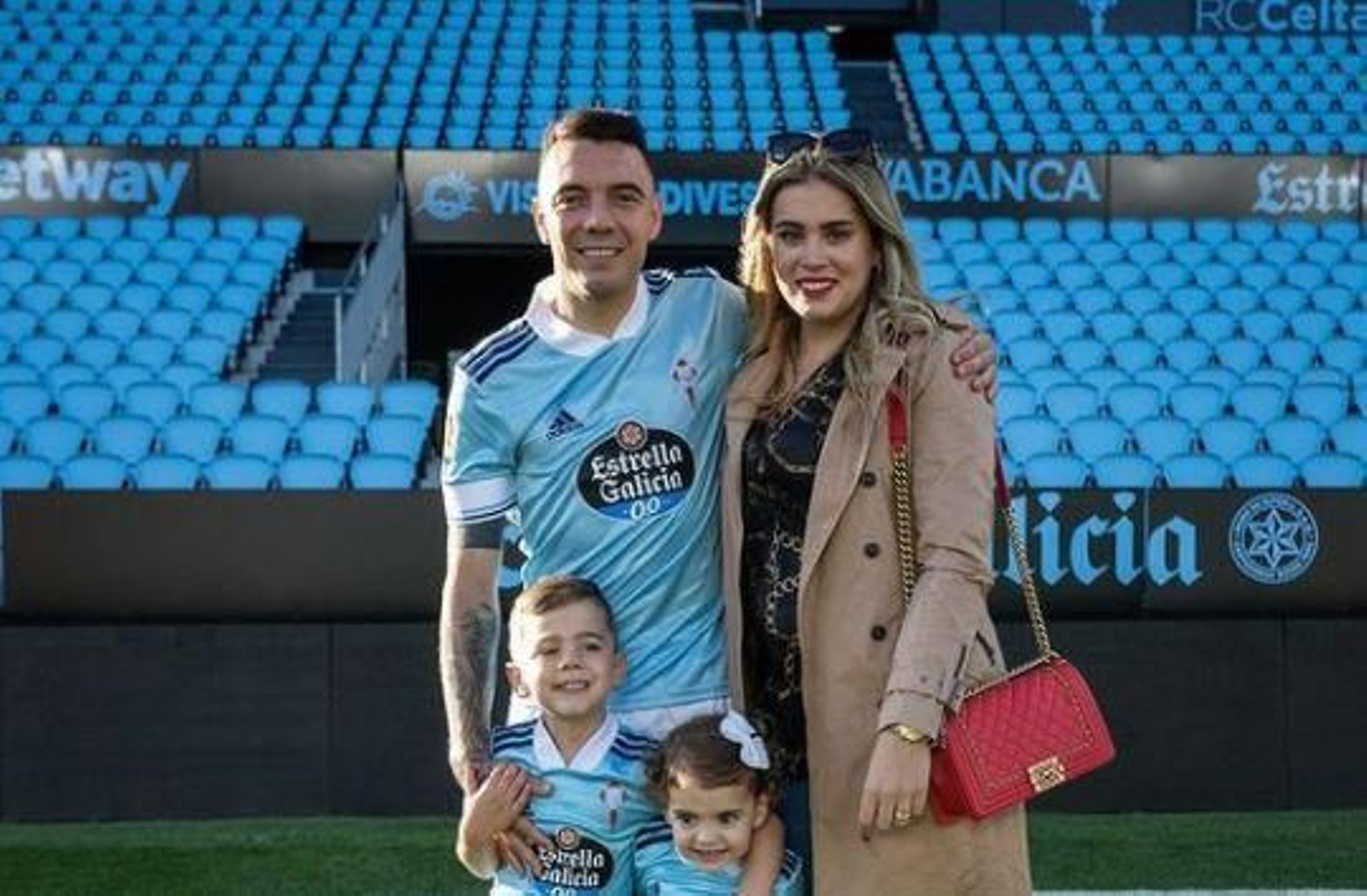 Iago Aspas con su familia. // Instragam