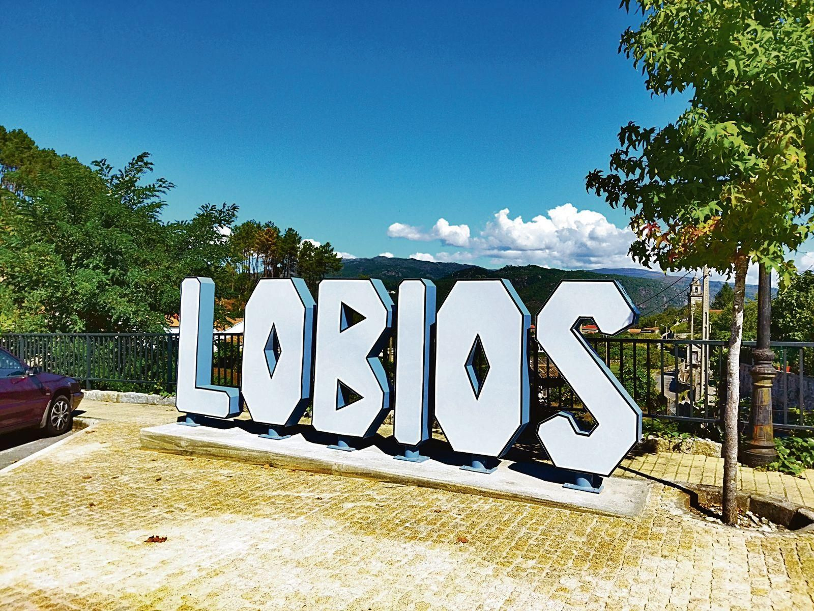 Cartel de Lobios en la Baixa Limia.