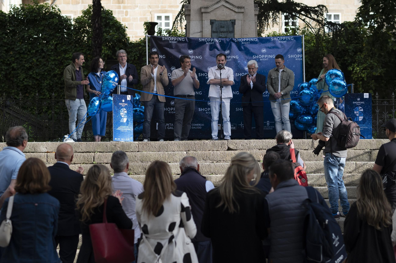 Galería | Ourense sale de compras nocturnas en la Shopping Night