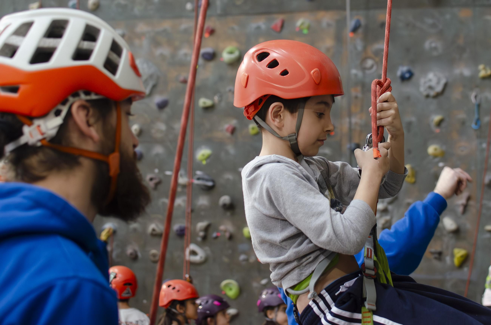Galería | Jornada escolar de escalada en Os Remedios