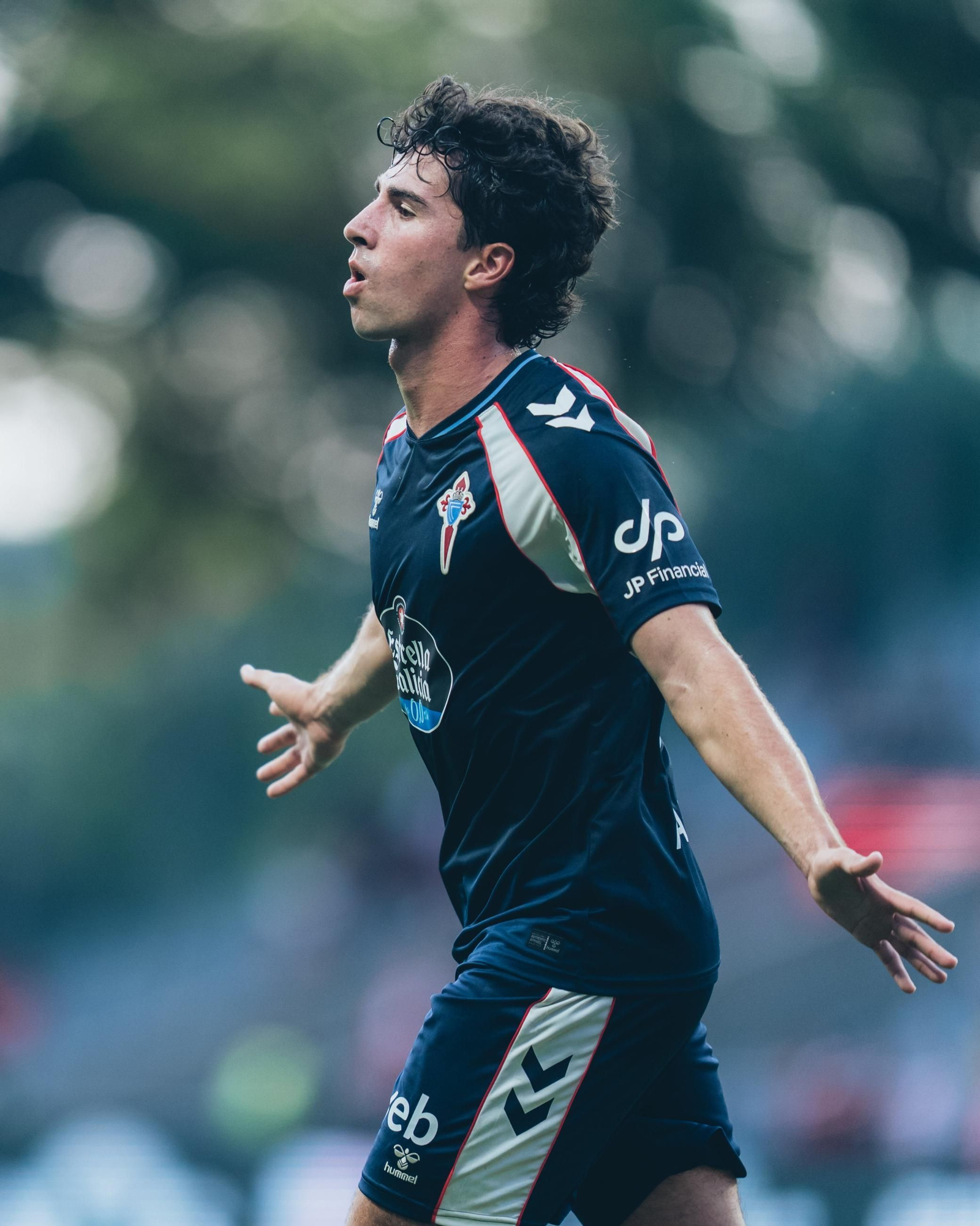Hugo González celebrando su gol ayer en Braga.