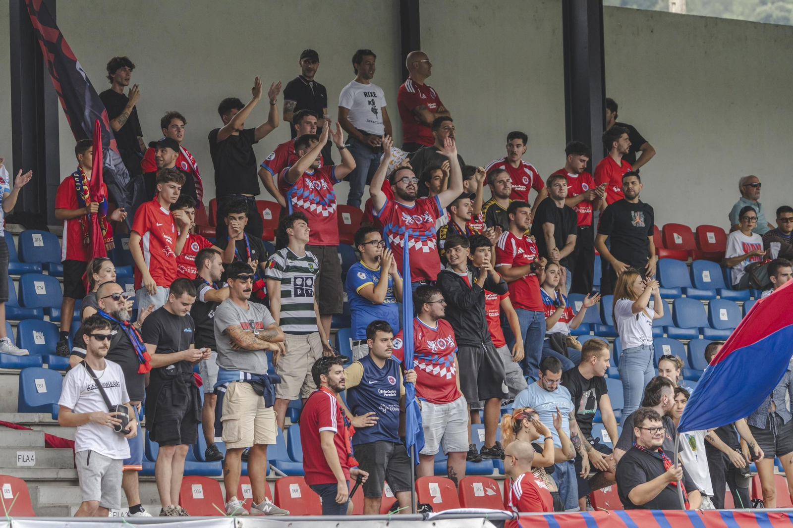 Galería | O Couto disfruta con el estreno de la UD Ourense en Primera Federación, en fotos
