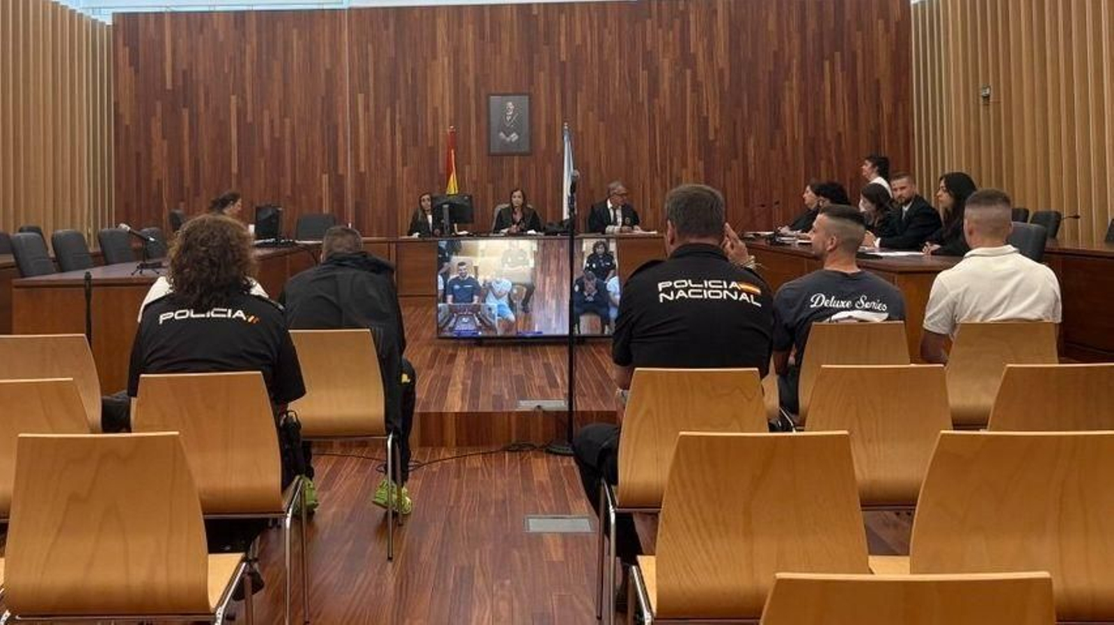 Los cuatro asaltantes, ayer, durante la vista por conformidad celebrada en la Audiencia en Vigo.