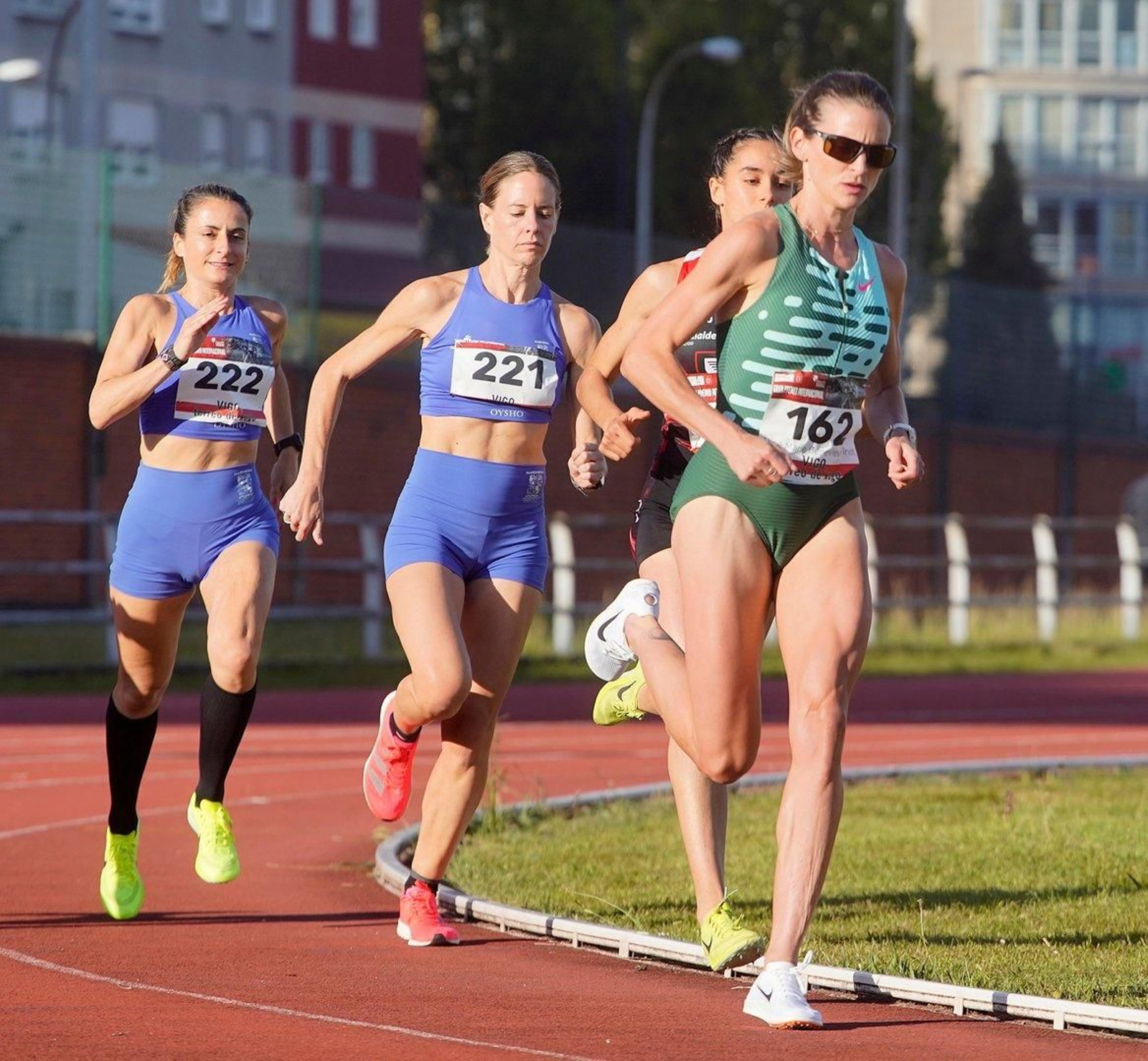 Alice Finot a la cabeza en la carrera en el Gran Premio Cidade de Vigo de atletismo.