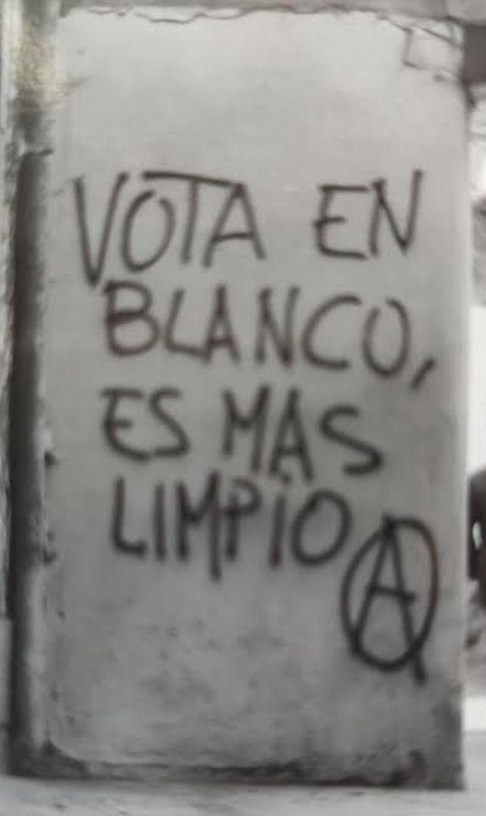 Las variadas votaciones celebradas en la transición dieron mucho material a las pintadas.