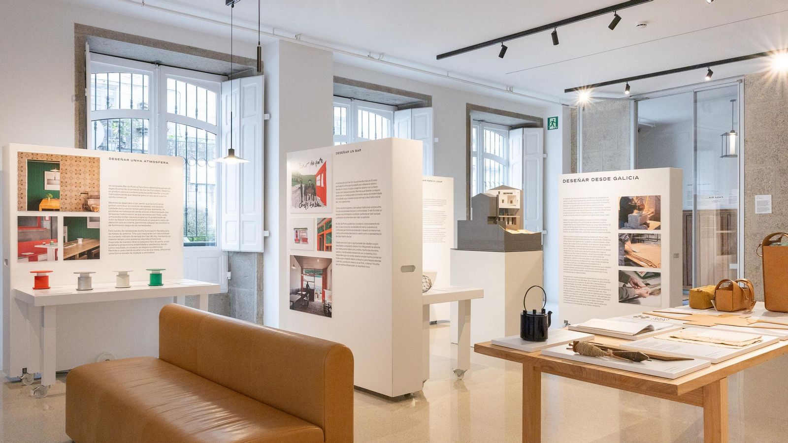 Algunos de los objetos y espacios o bocetos correspondienes a los diseños de David Chipperfield Design.