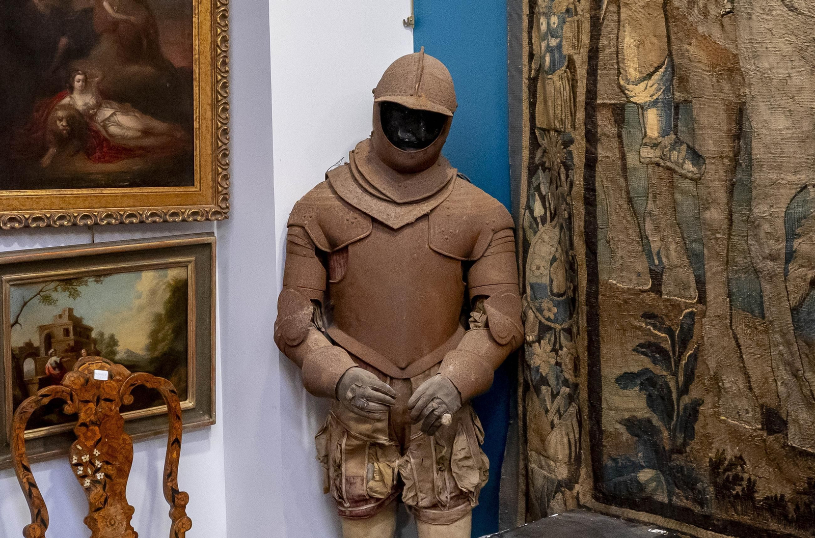 Galería | Los 700 lotes de objetos retirados por los Franco del Pazo de Meirás que salen a subasta