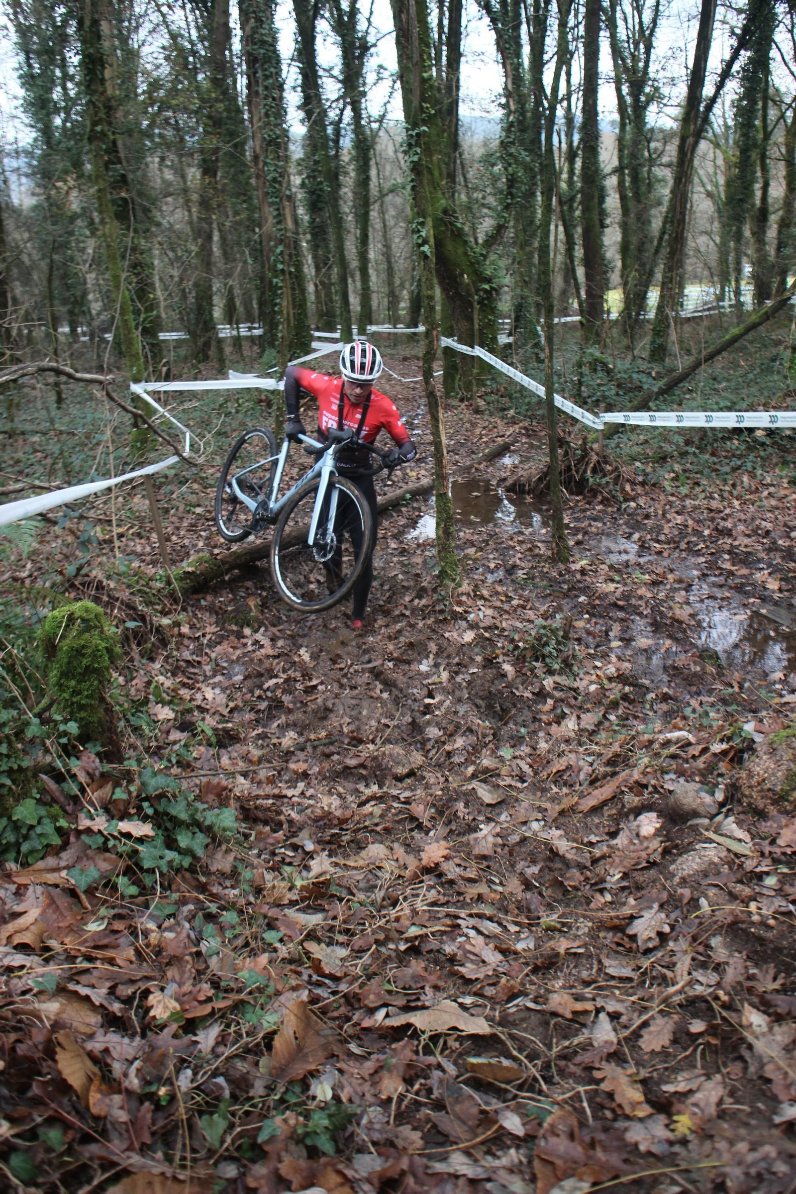 Galería | El campeón de ciclocross Miguel Rodríguez entrena en su Ponteareas natal