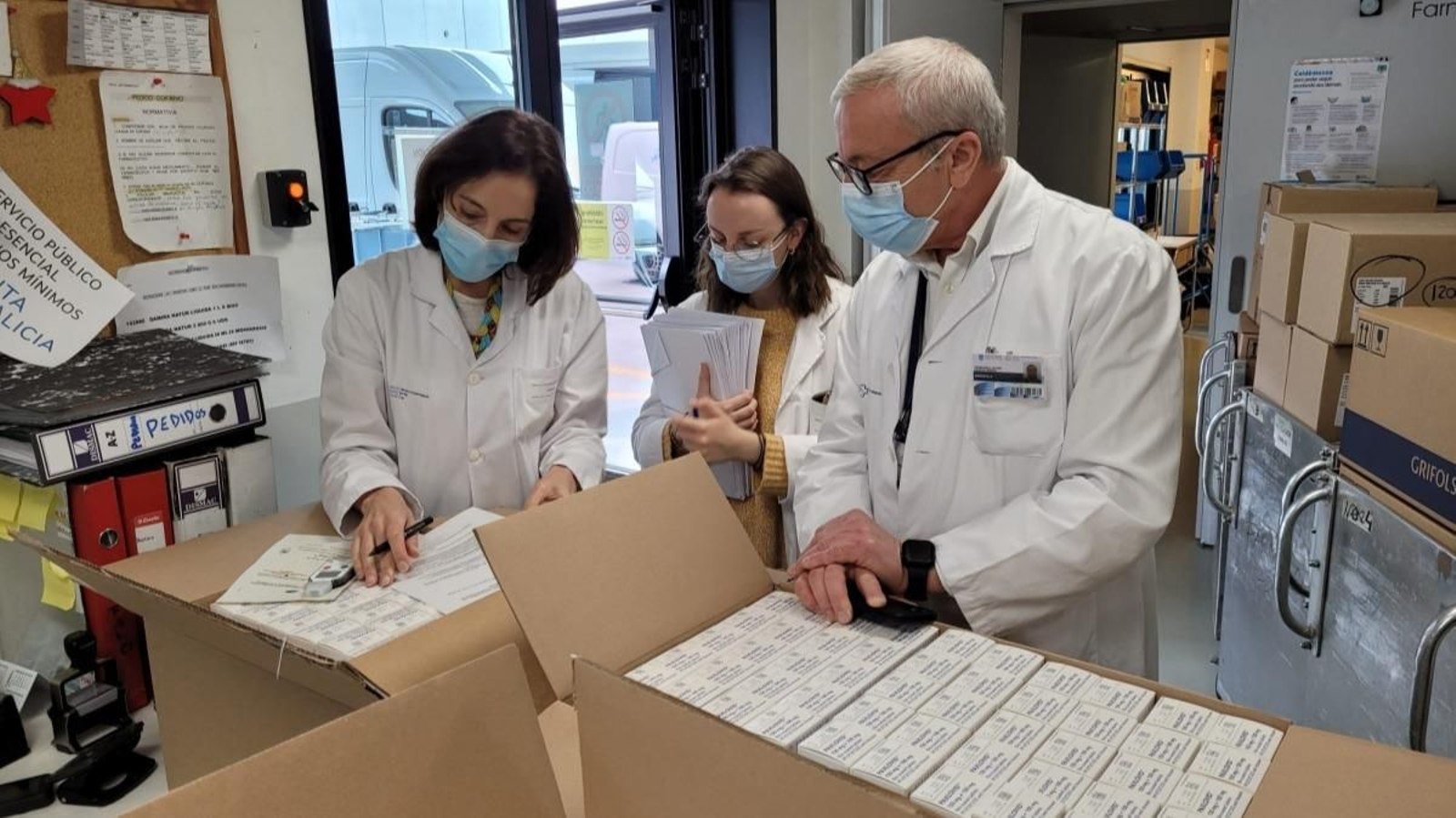 El gerente del área sanitaria, Javier Puente, acudió a la recepción del nuevo fármaco.