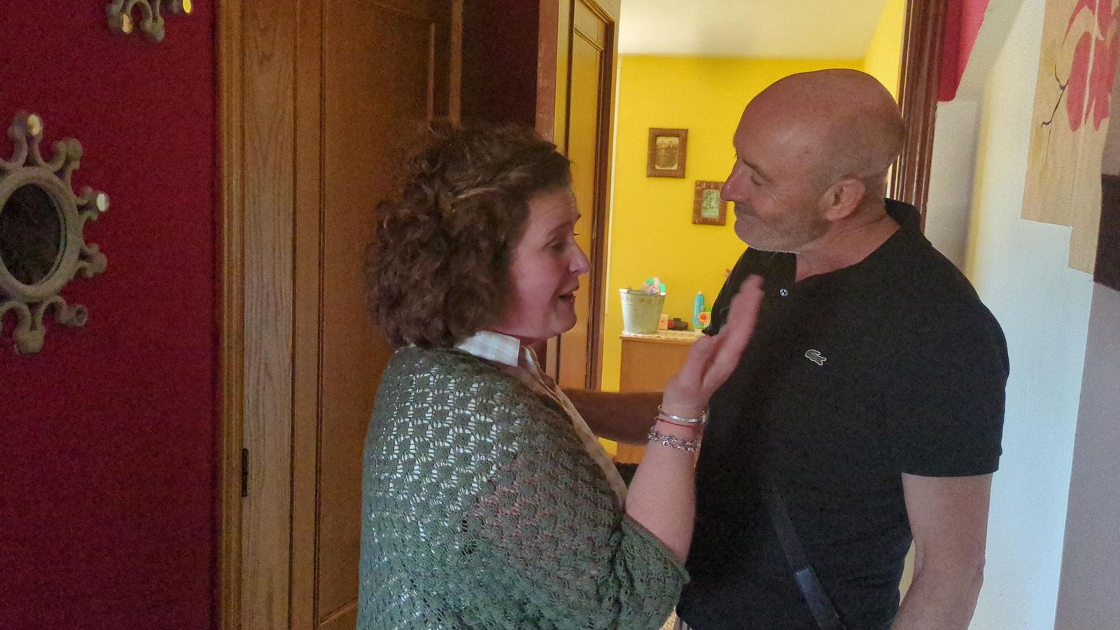 Susana recibe a Lolo en su casa de Bousés