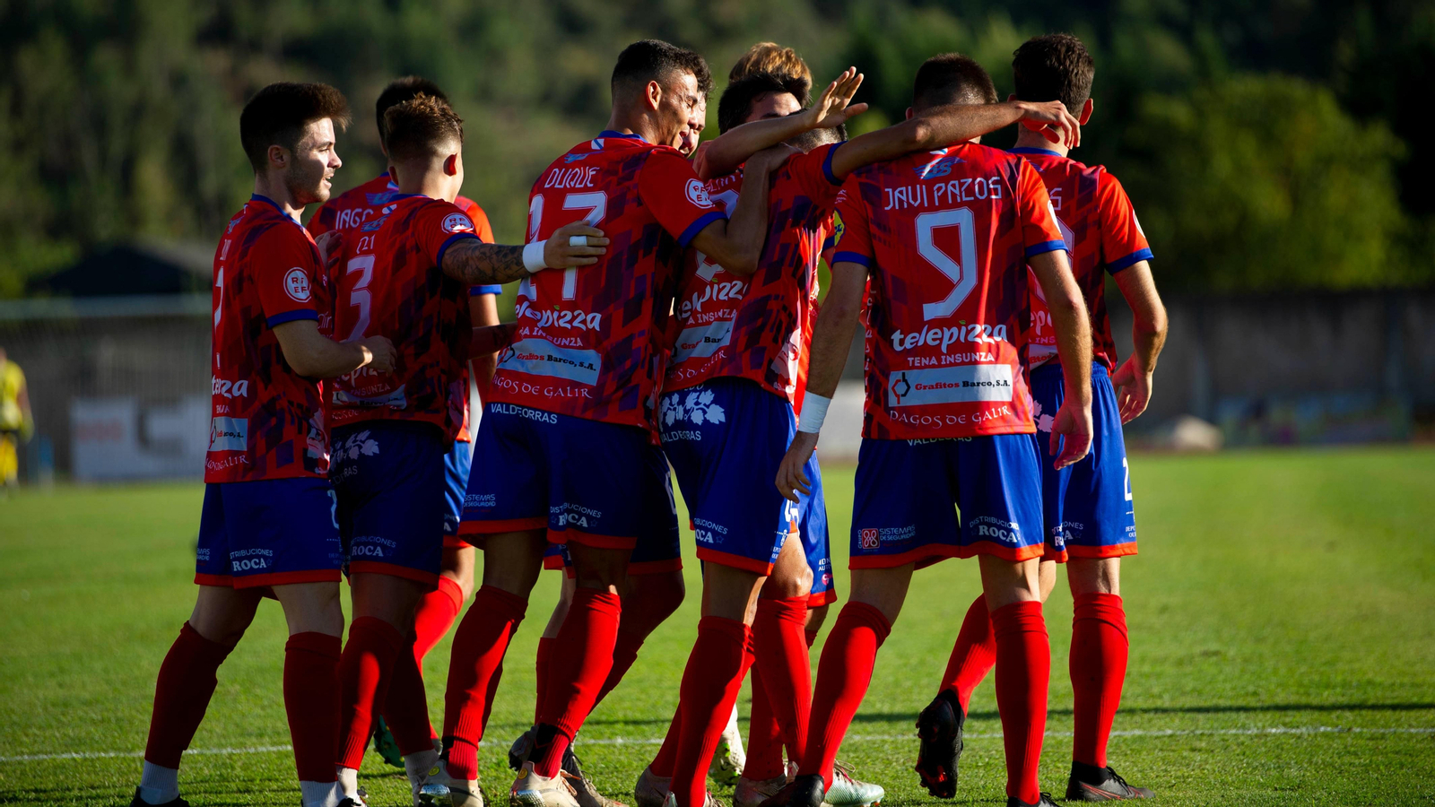 Los barquenses celebran uno de los goles ante el Silva. (MARTIÑO PINAL)