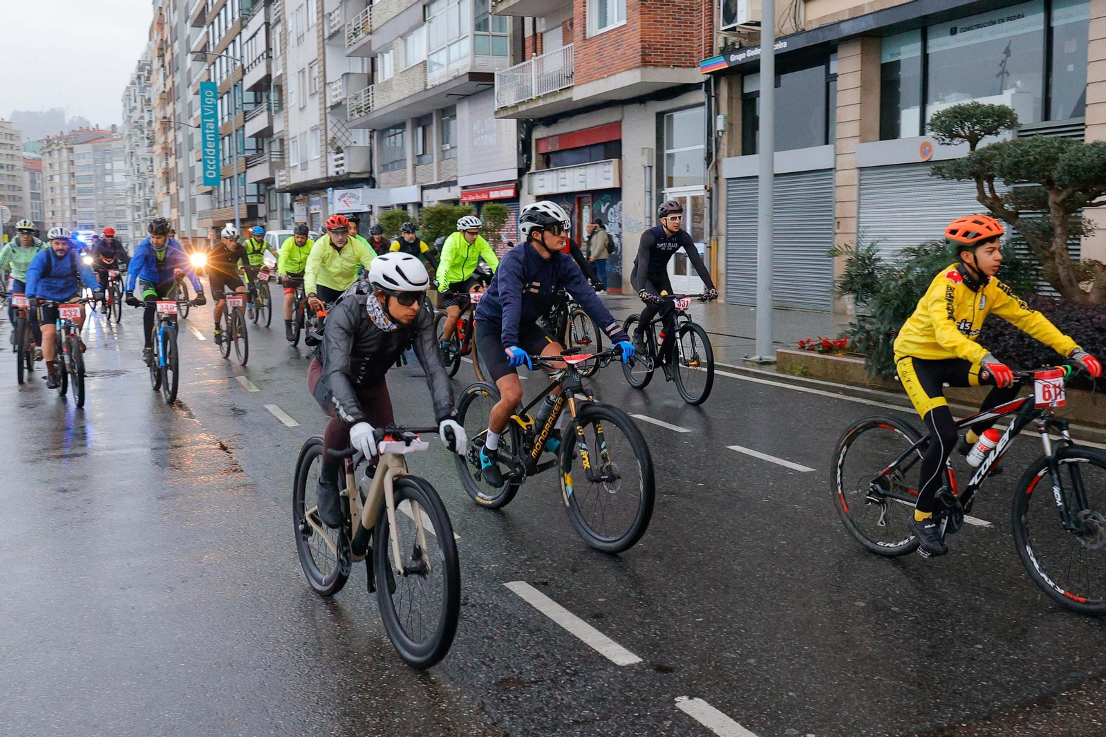 Galería | Decenas de ciclistas participan en la Gran Bikedada de Vigo