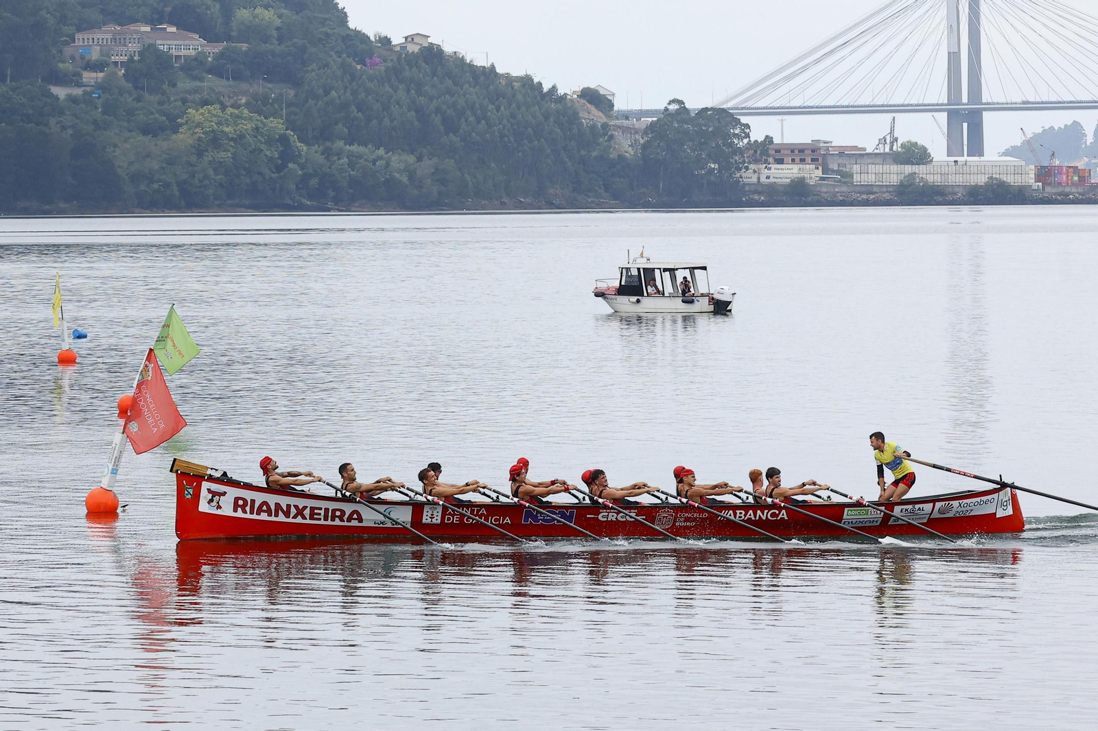 Galería | Emocionante bandera de traineras en Redondela