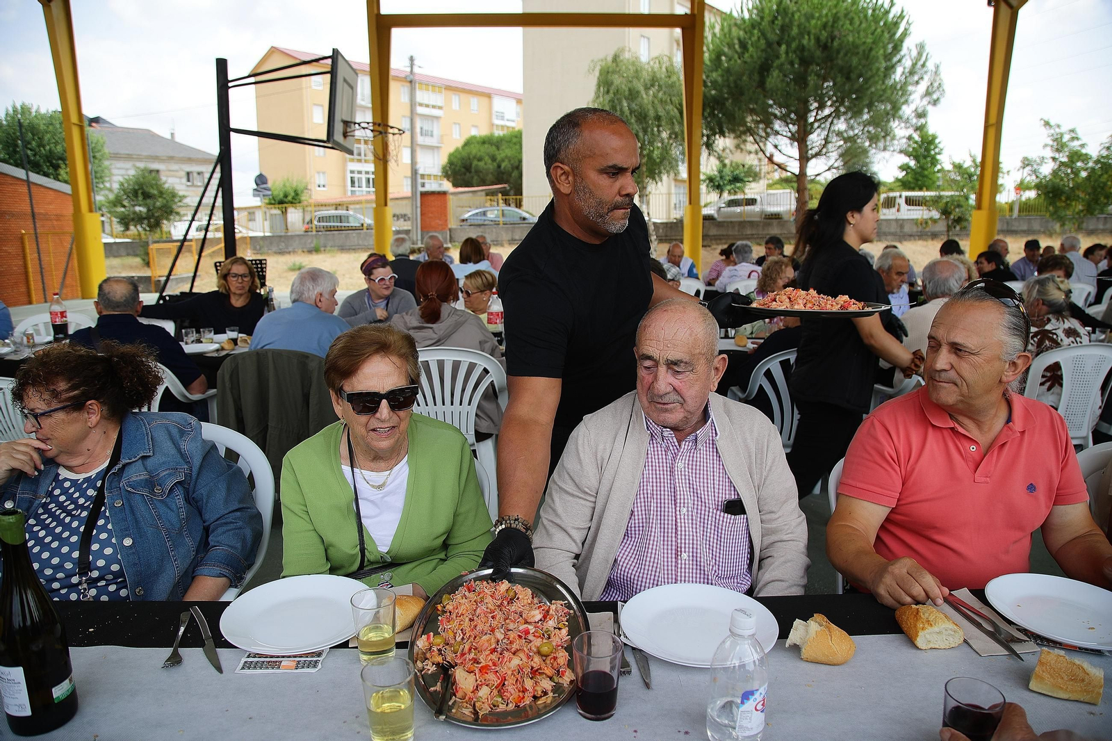 Galería | Biscoito de fariña, ovos, azucre e manteiga para celebrar a Festa da Bica en A Pobra de Trives