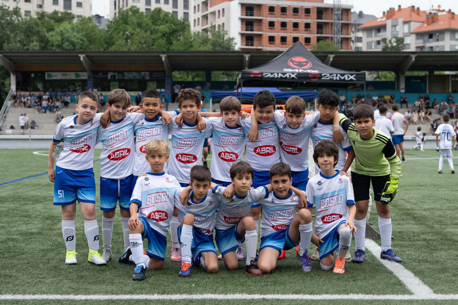 El Pabellón CF, el mejor en el 12º torneo benjamín de fútbol Barbadás
