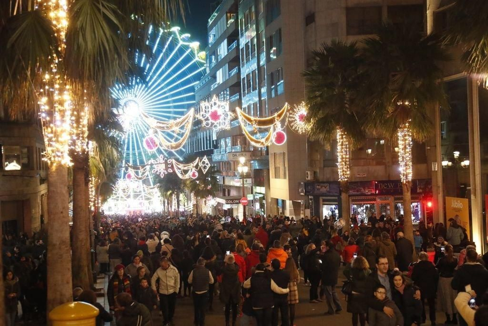 Los turistas invaden Vigo en el Puente194