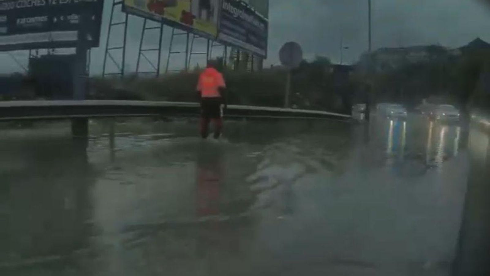 Agua en la entrada norte.