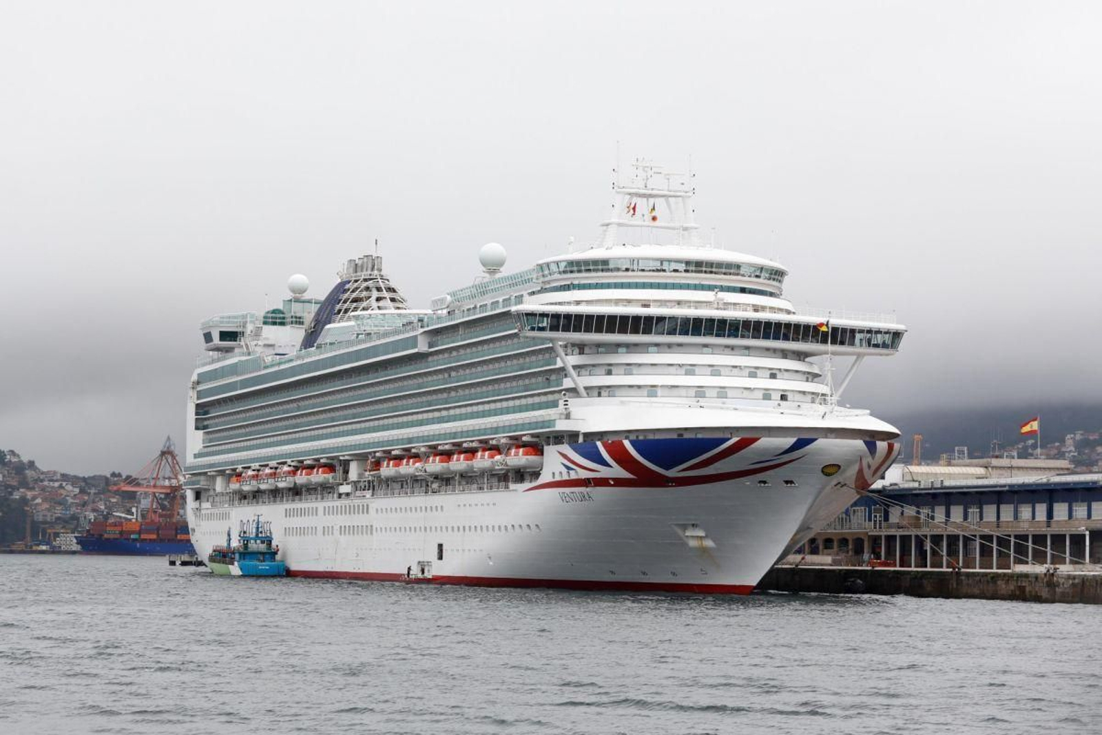 El crucero “Ventura” visitó ayer el Puerto de Vigo.